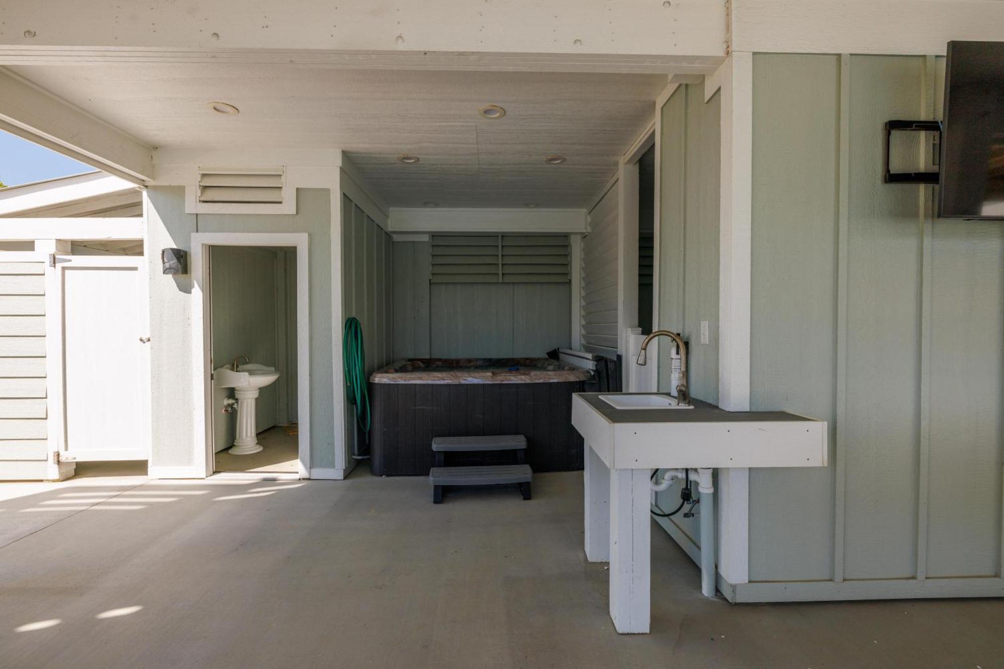 508 Conch Crescent--Ocean Sands South Section B カローラ エクステリア 写真